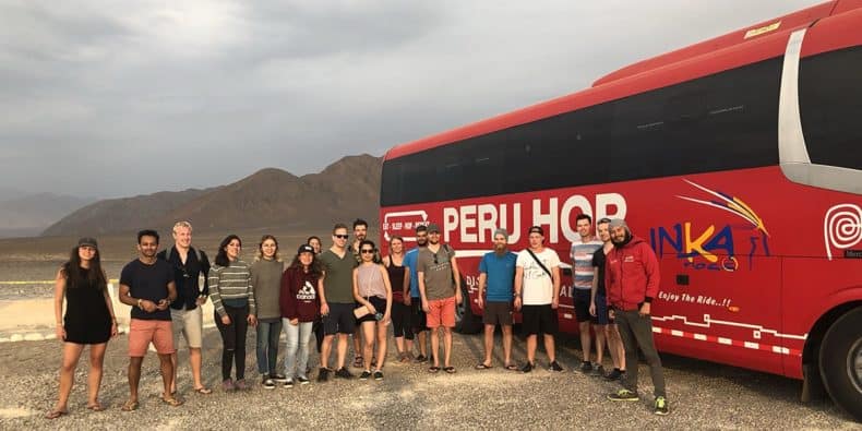 ônibus em huacachina peru